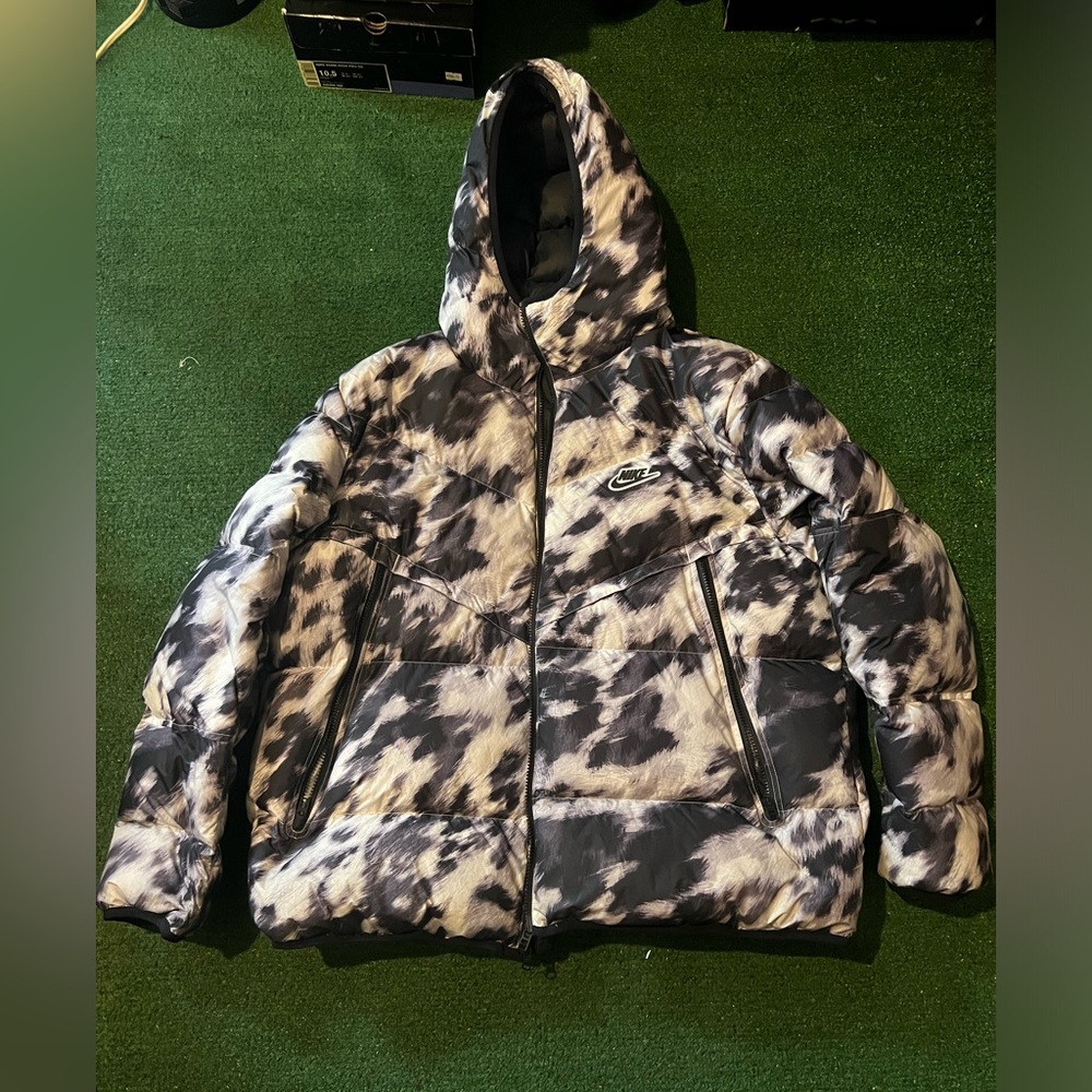 Nike winter jacket size large
